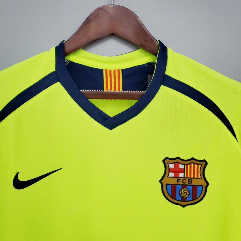 Barcelona 2005/06 Away Retro Jersey - Image 3