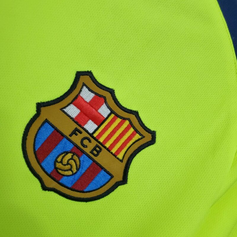 Barcelona 2005/06 Away Retro Jersey - Image 4