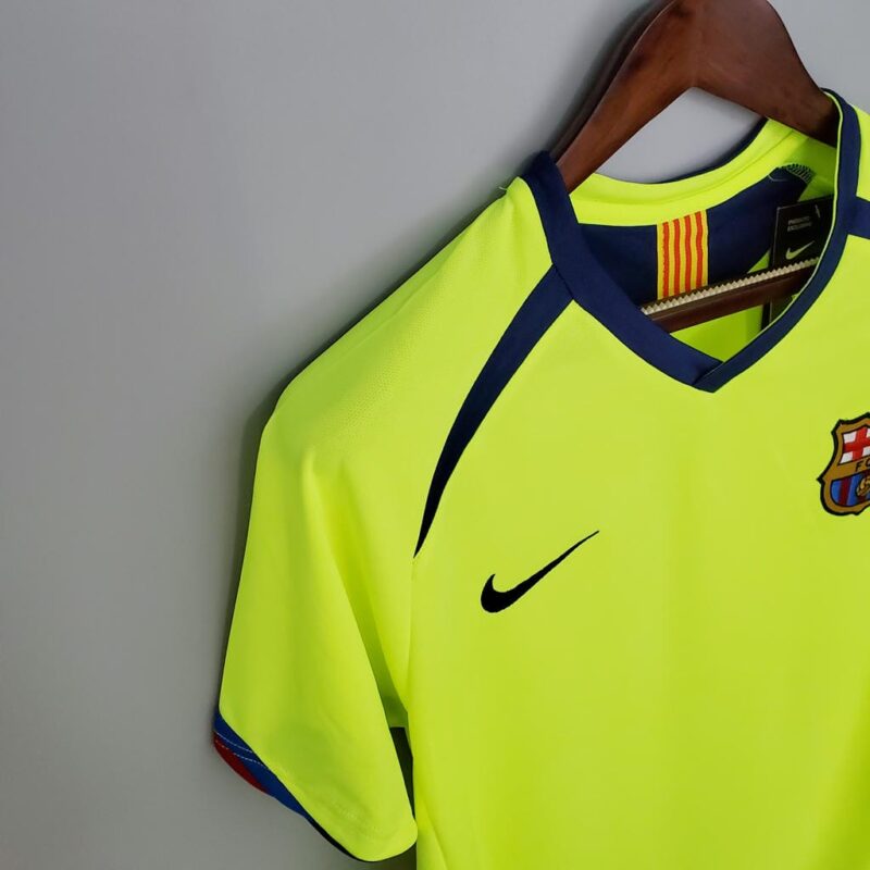 Barcelona 2005/06 Away Retro Jersey - Image 7
