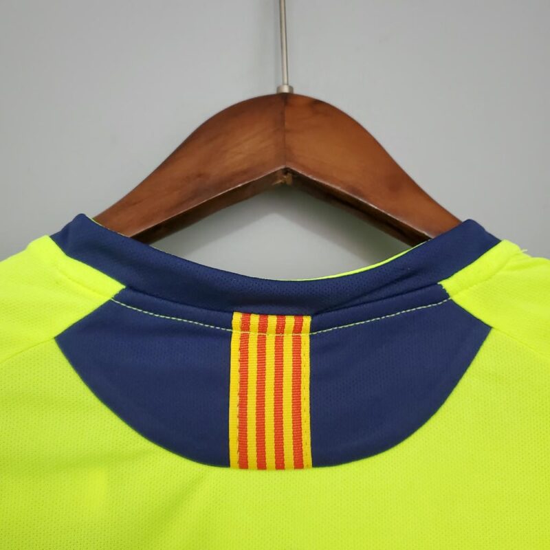 Barcelona 2005/06 Away Retro Jersey - Image 6
