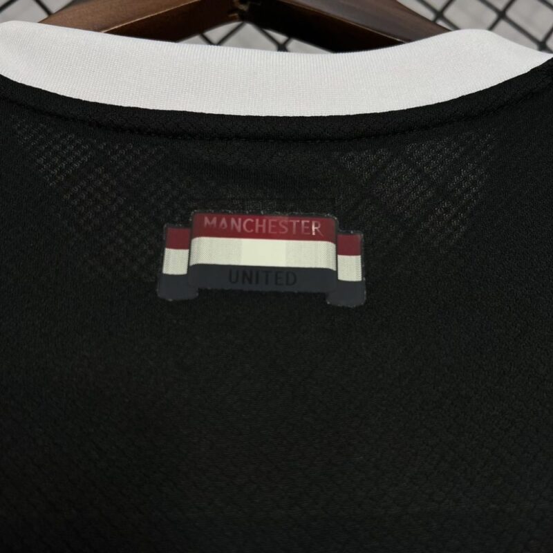 Manchester United 2024/25 Fourth goalkeeper Jersey - Image 3