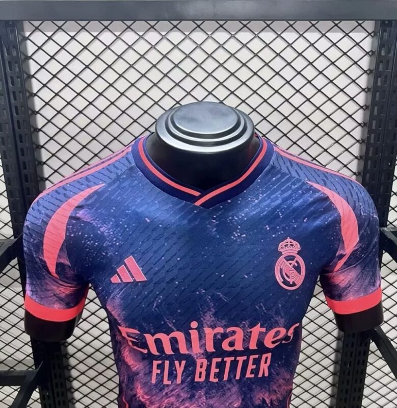 Real Madrid 2024/25 Pre-match training Jersey Player Version - Image 3