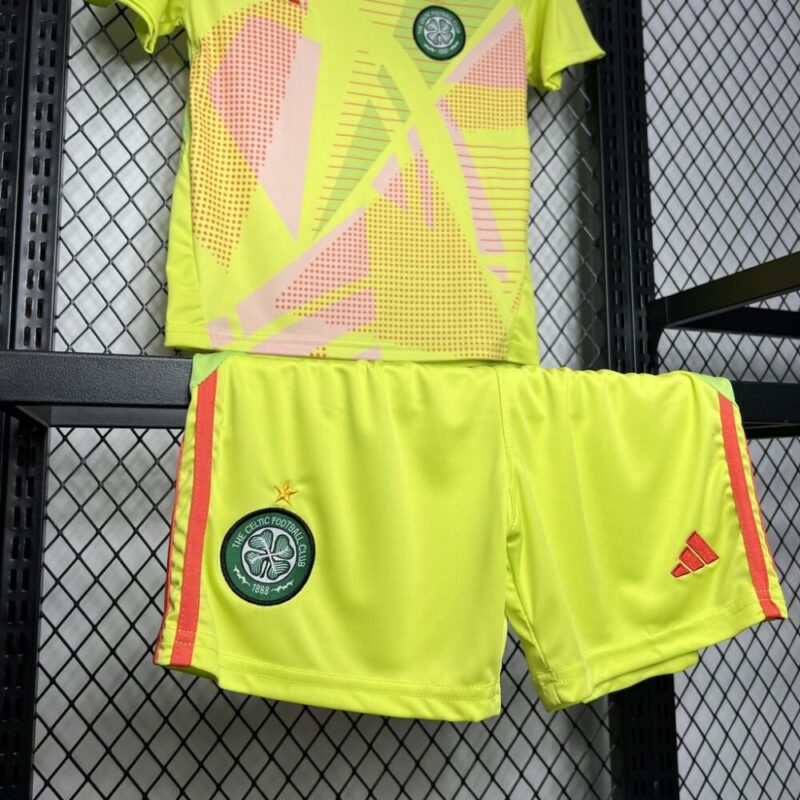 Celtic 2024/25 Goalkeeper Kids Kit - Image 3
