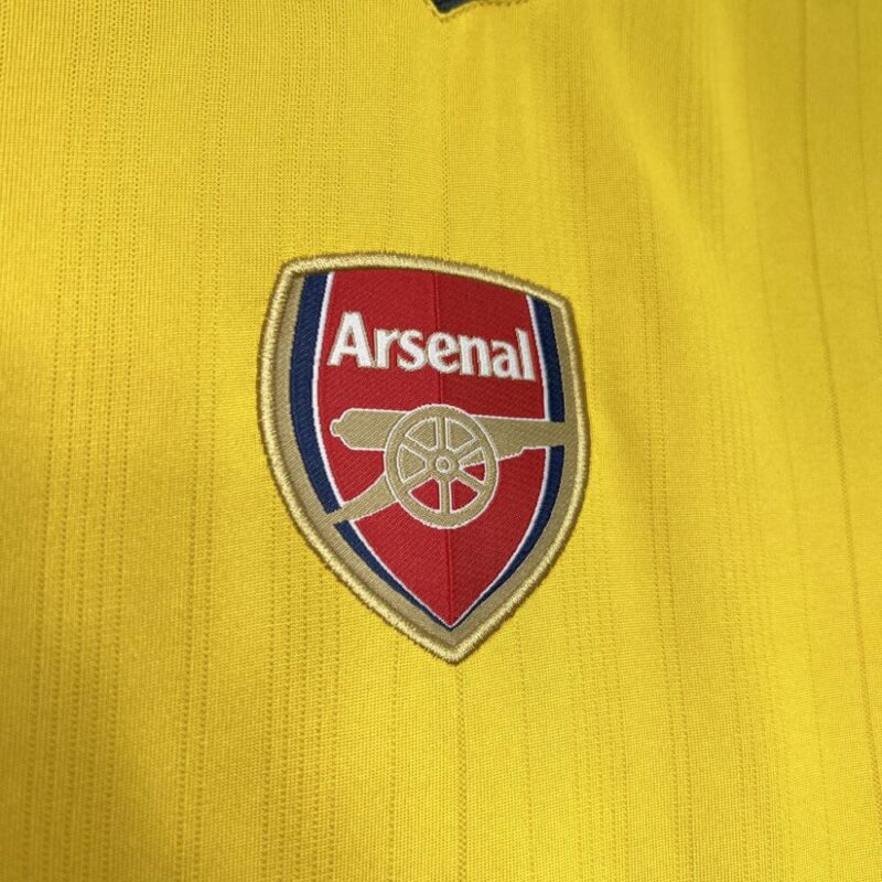 Arsenal 2005/06 Away Retro Jersey - Image 6