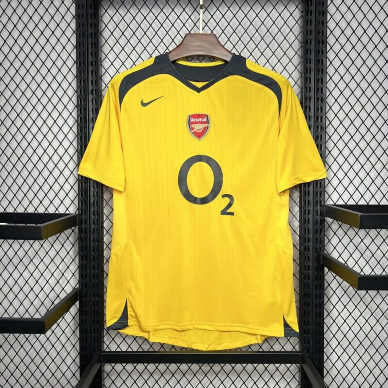 Arsenal 2005/06 Away Retro Jersey - Image 4