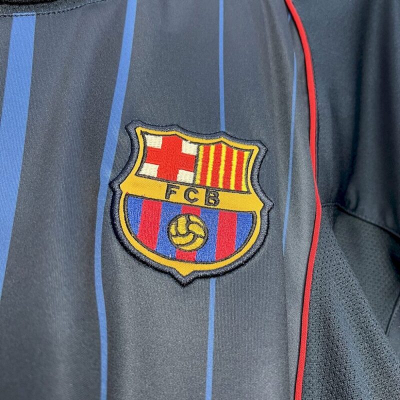 Barcelona 2004/05 Away Retro Jersey - Image 6