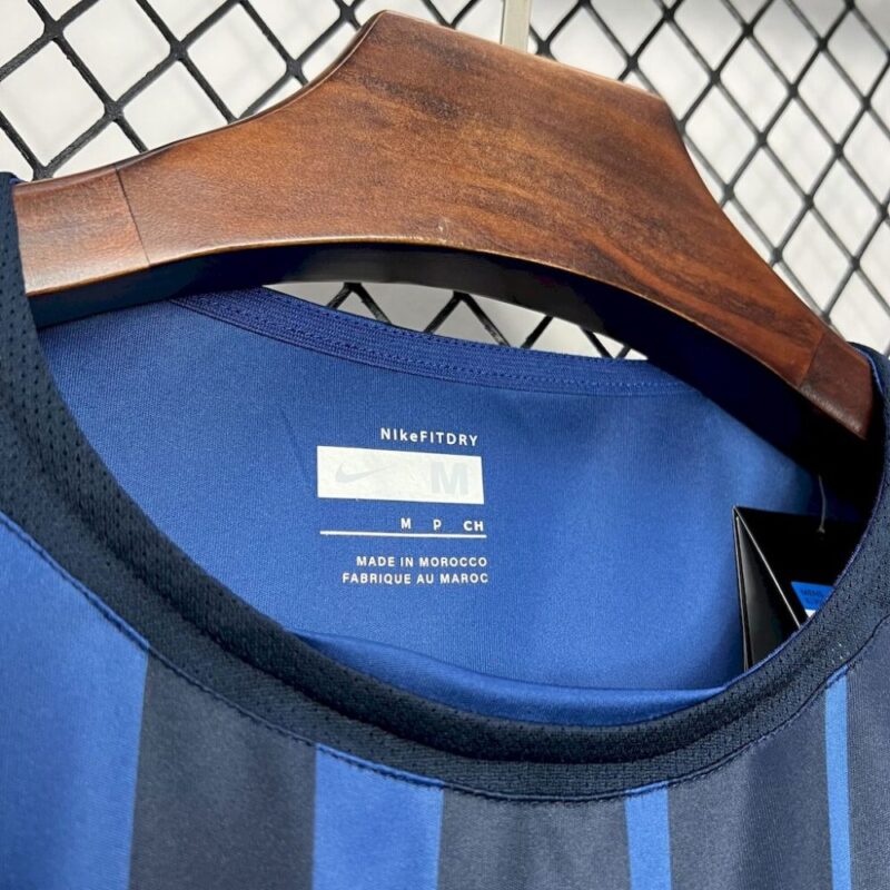 Barcelona 2004/05 Away Retro Jersey - Image 5