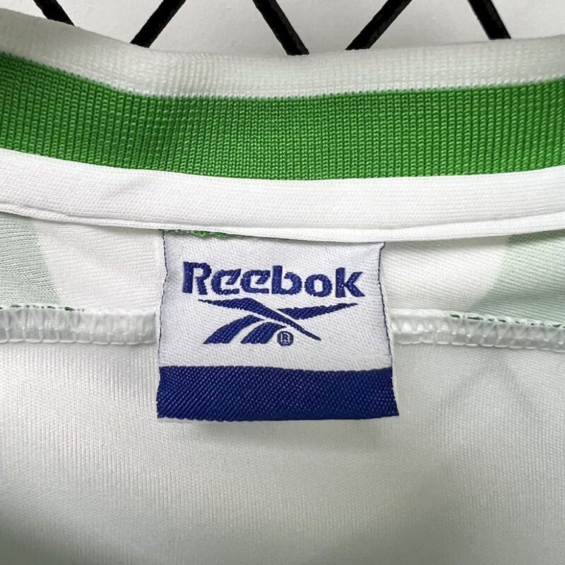 Sporting CP 2003/04 Home Retro Jersey - Image 4