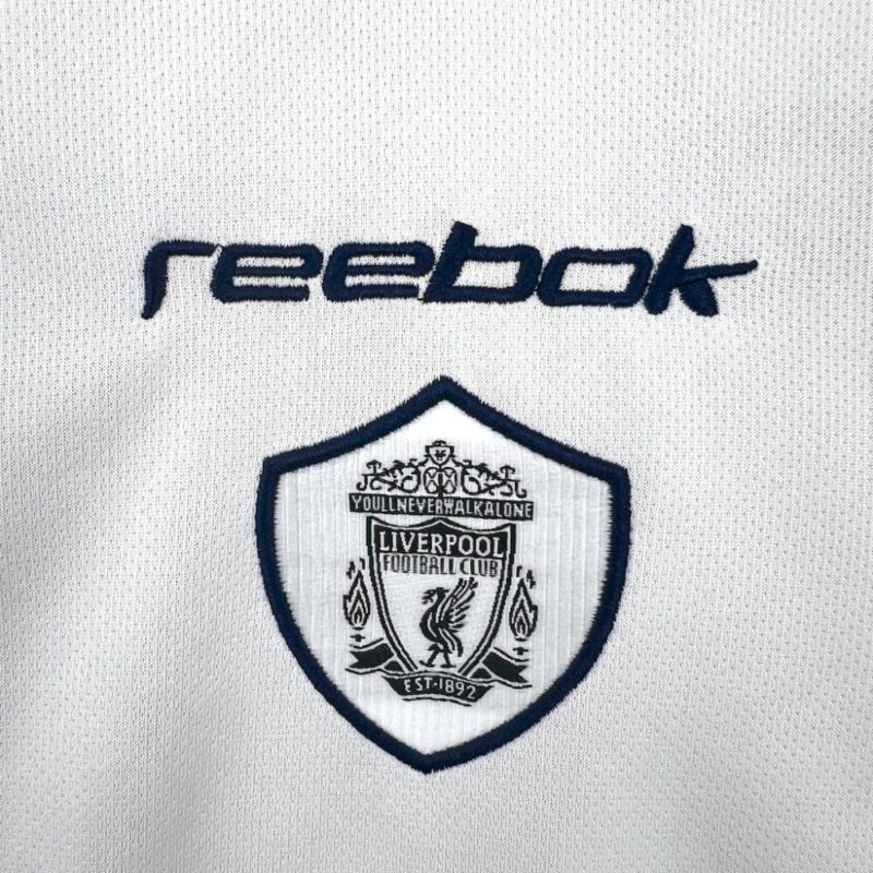 Liverpool 2001/02 Away Retro Jersey - Image 5