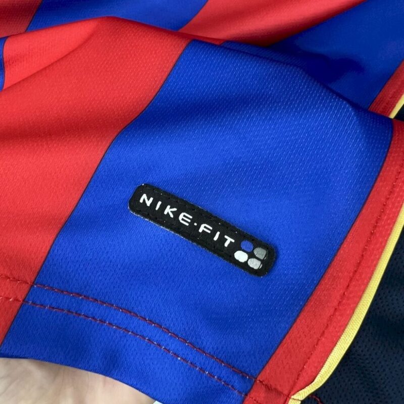 Barcelona 2001/02 Home Retro Jersey - Image 5