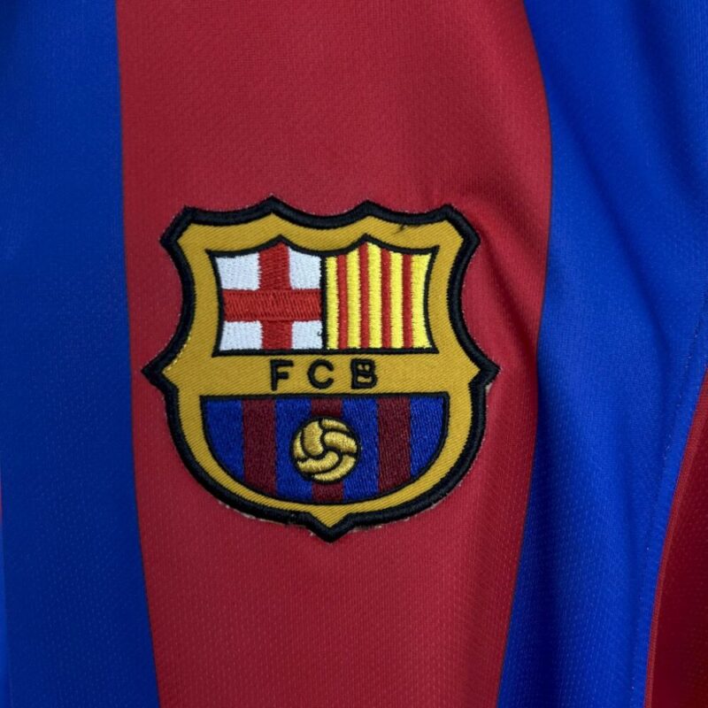 Barcelona 2004/05 Home Retro Jersey - Image 4