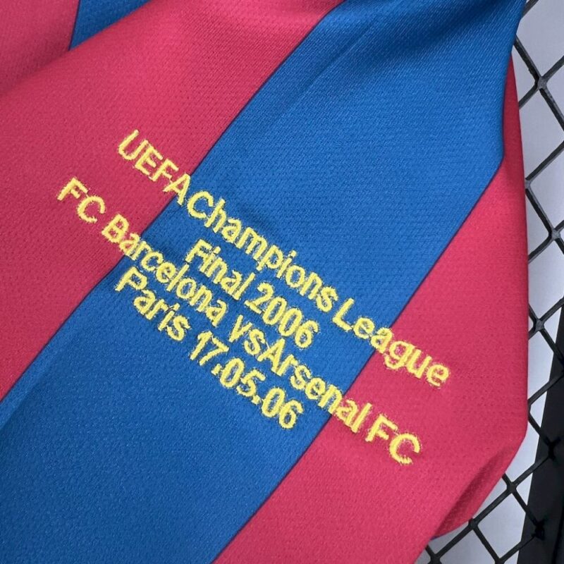 Barcelona 2005/06 Home Retro Jersey - Image 4