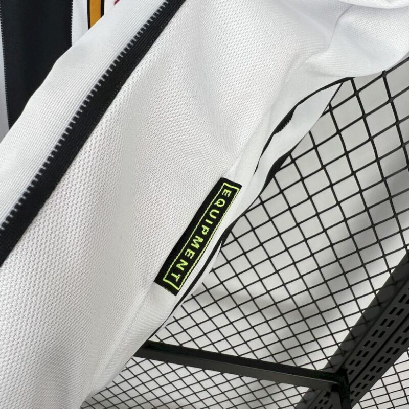 Newcastle United 1999/00 Home Retro Jersey - Image 4