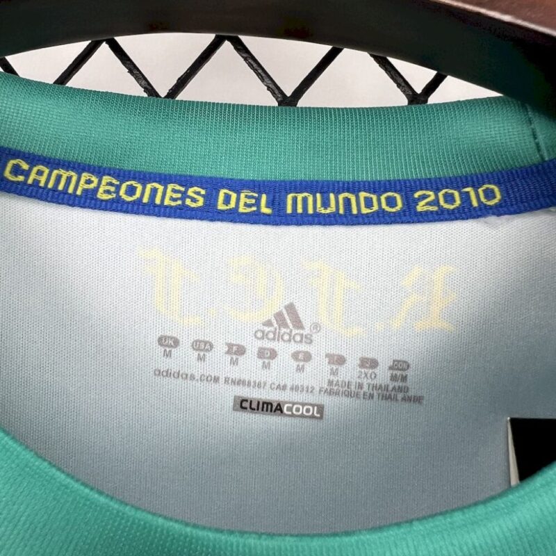 Spain 2010 Goalkeeper Jersey Retro Jersey - Image 4