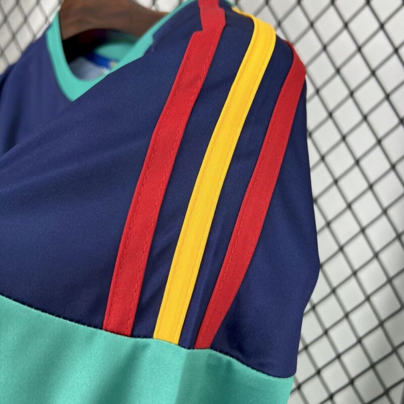 Spain 2010 Goalkeeper Jersey Retro Jersey - Image 3