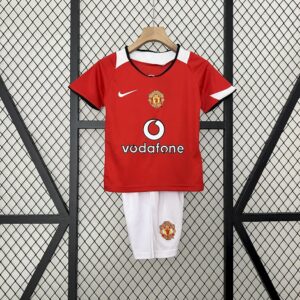 Manchester United 2005/06 Home Kids Retro Jersey And Shorts