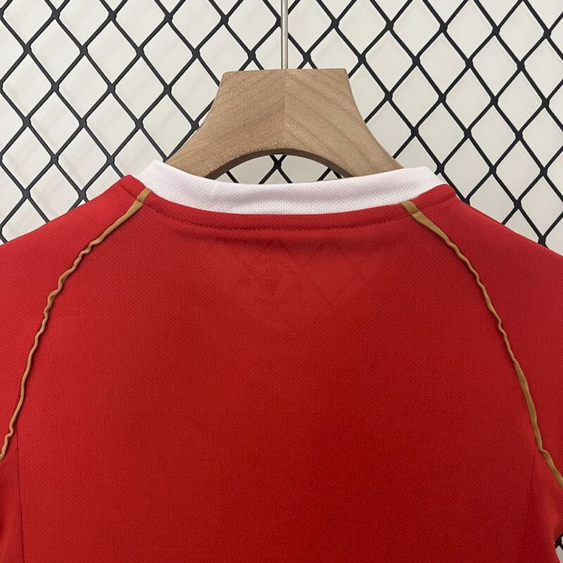 Manchester United 2006/07 Home Kids Retro Jersey And Shorts - Image 3