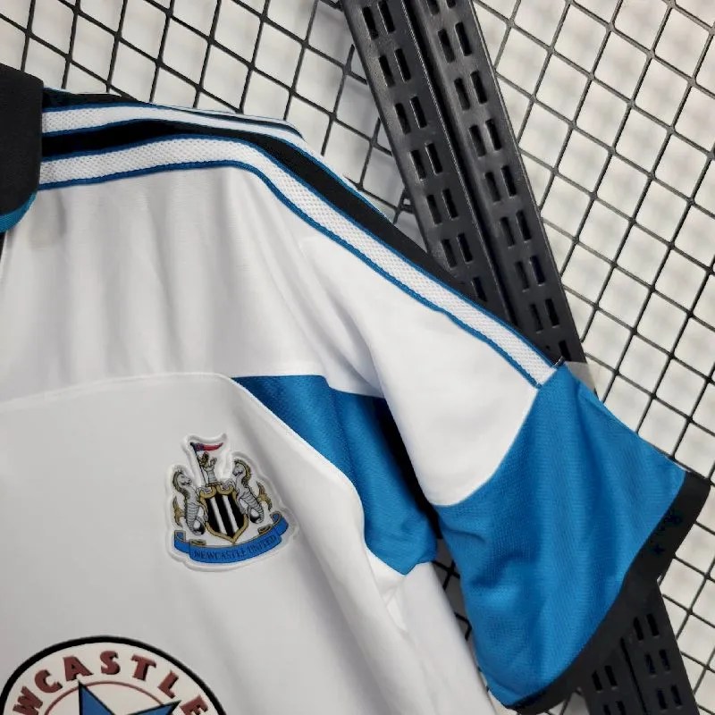 Newcastle United 1999/2000 Away Retro Jersey - Image 3