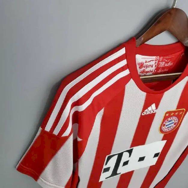Bayern Munich 2010/11 Home Retro Jersey - Image 3