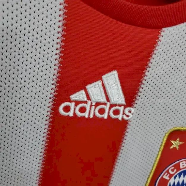 Bayern Munich 2010/11 Home Retro Jersey - Image 4