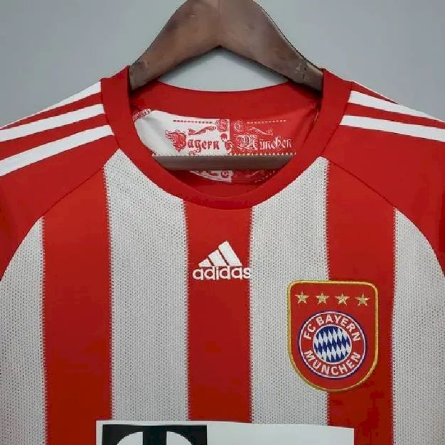 Bayern Munich 2010/11 Home Retro Jersey - Image 2