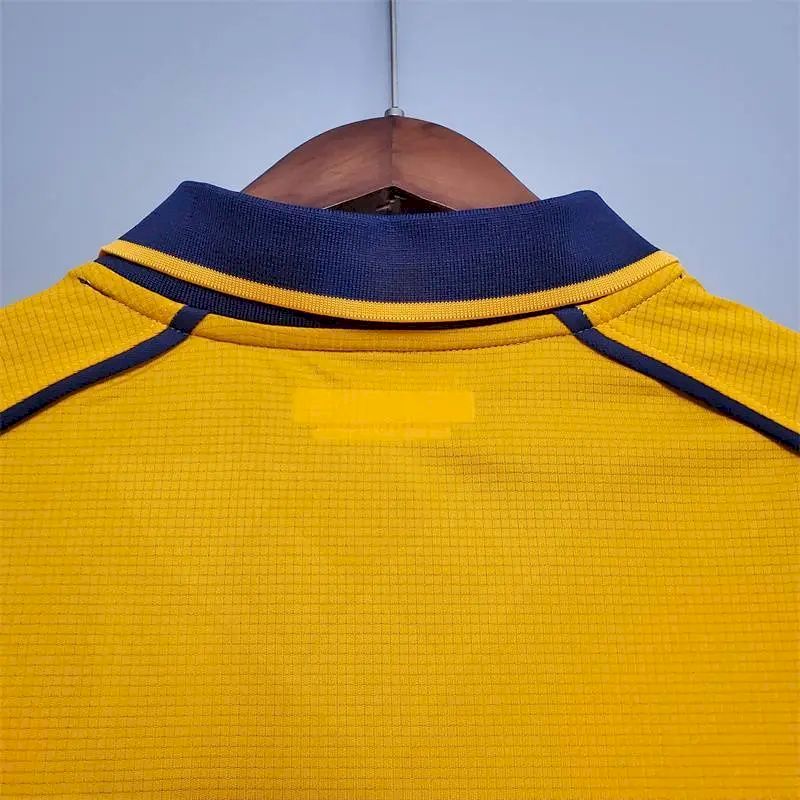 Liverpool 2000/01 Away Retro Jersey - Image 8