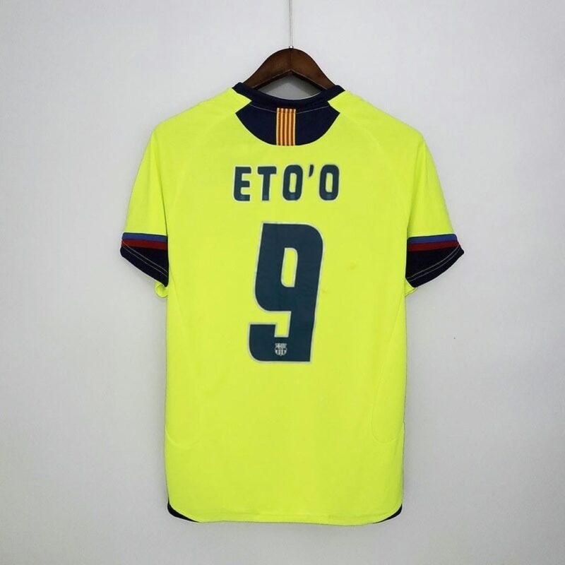 Barcelona 2005/06 Away Retro Jersey - Image 12