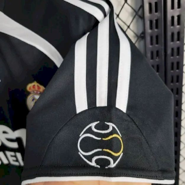 Real Madrid 2006/07 Away Retro Jersey - Image 12