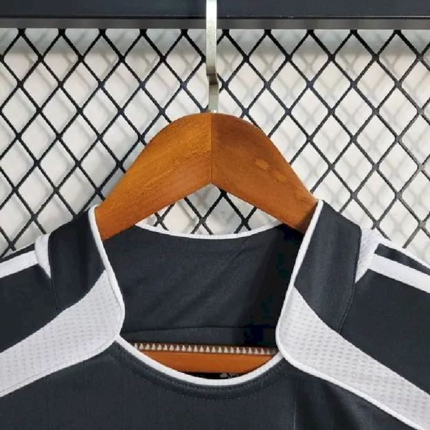 Real Madrid 2006/07 Away Retro Jersey - Image 10