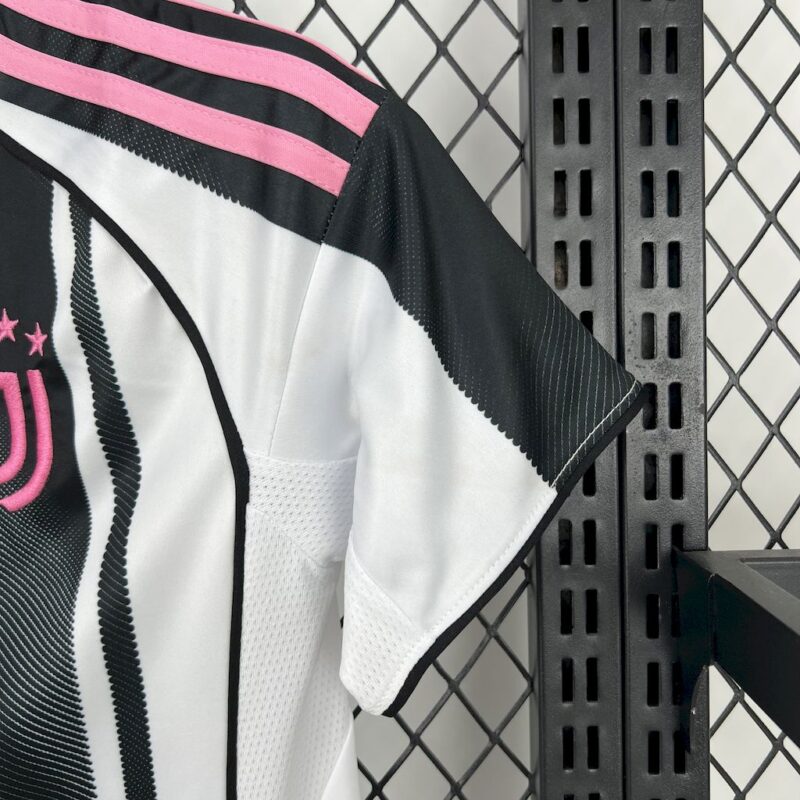 Juventus 2025/26 Home Kids Kit - Image 7