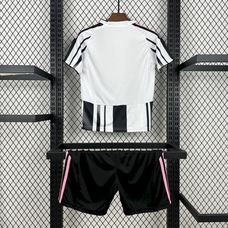 Juventus 2025/26 Home Kids Kit - Image 2