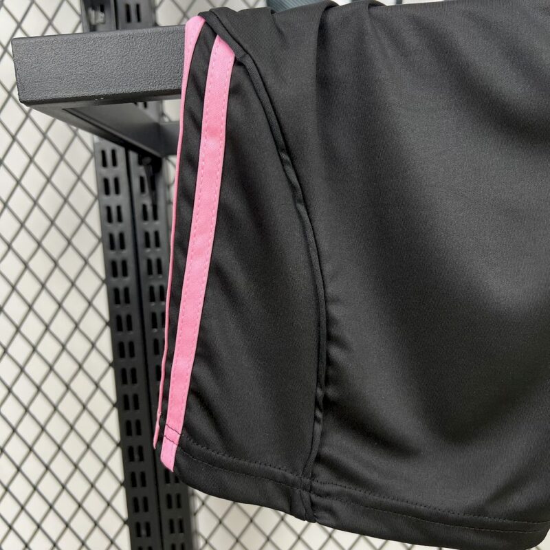 Juventus 2025/26 Home Kids Kit - Image 3