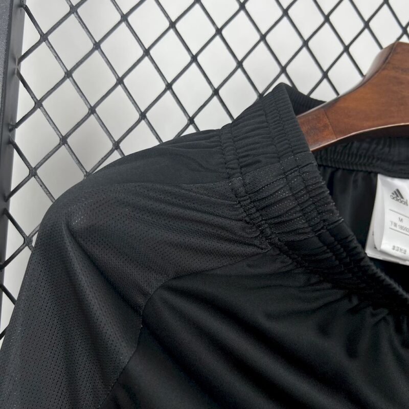 Flamengo 2025/26 Away Shorts - Image 6