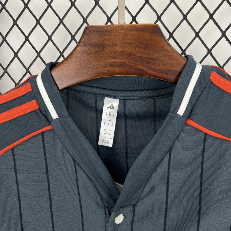 Bayern Munich 2025/26 US Pack Jersey - Image 8