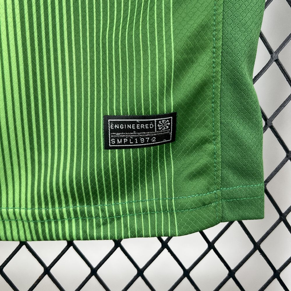 Barcelona 2025/26 Goalkeeper Kit - Image 8