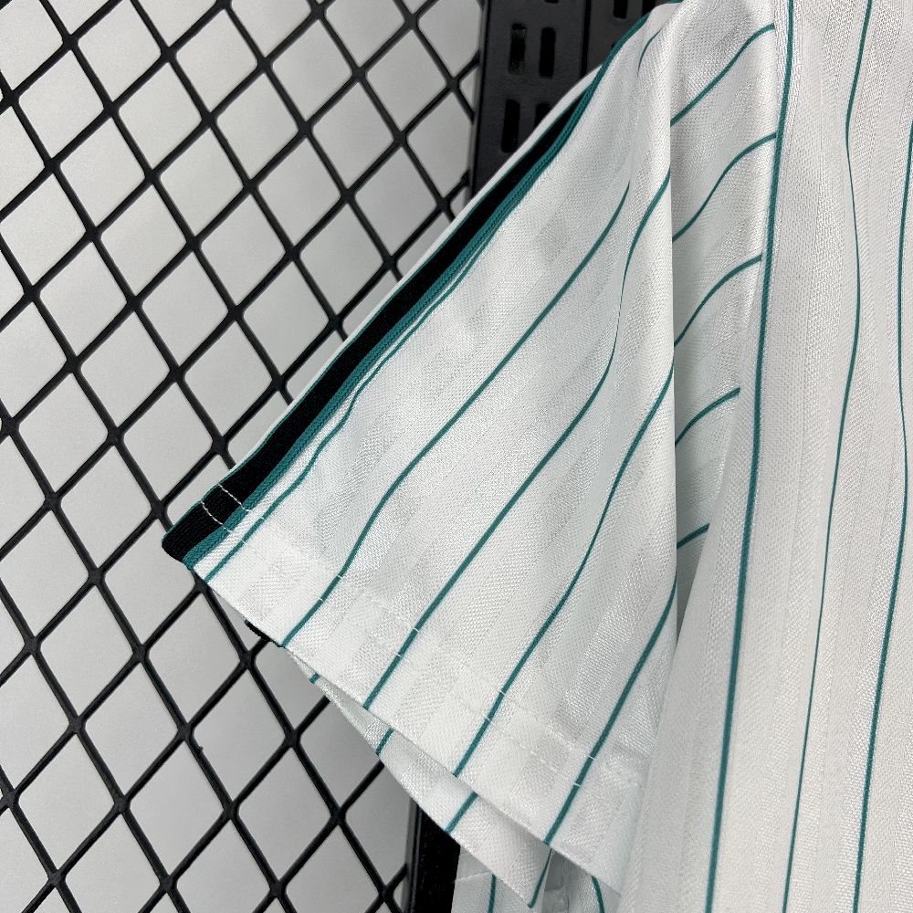 Mens Liverpool 2025/26 Adidas Originals Jersey - Image 9