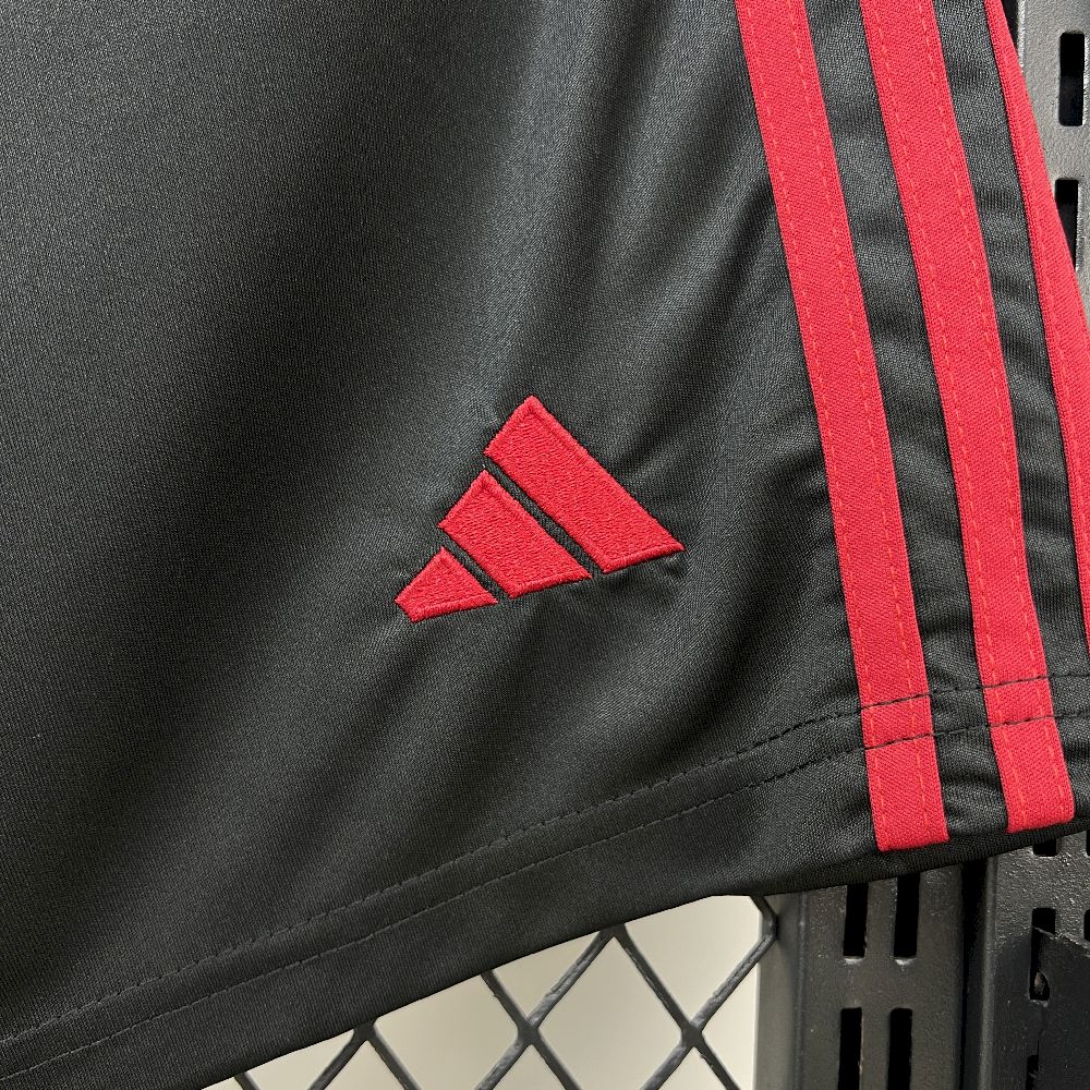 Liverpool 2025/26 Away Shorts - Image 5