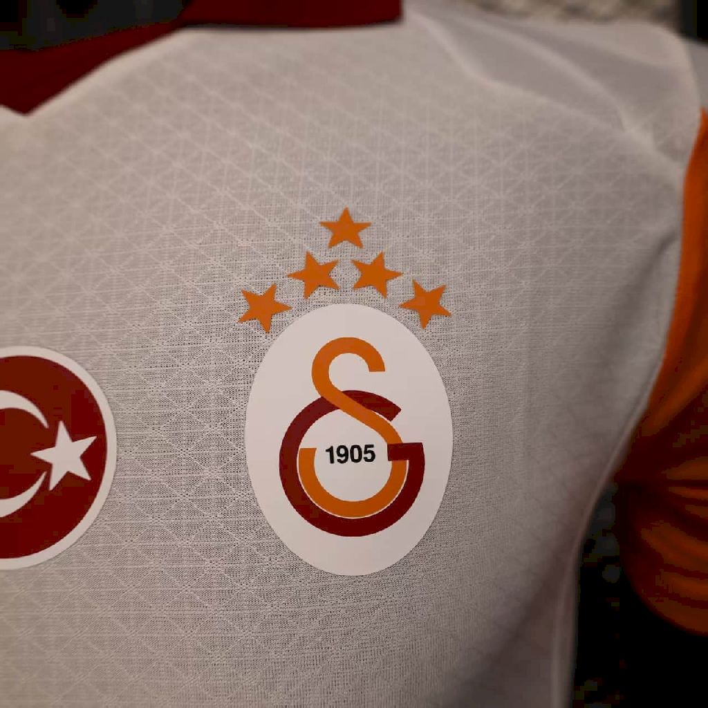 Galatasarays 2025/26 Away Jersey Player Version - Image 6