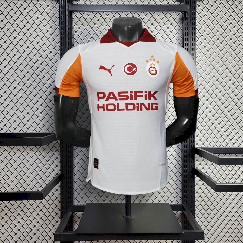 Galatasarays 2025/26 Away Jersey Player Version