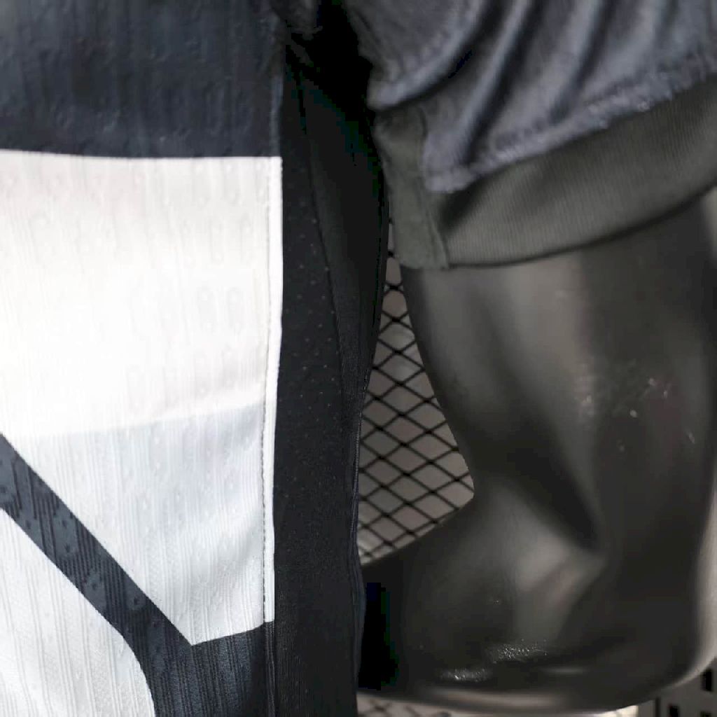 Pumas UNAM 2025/26 Goalkeeper Jersey Player Version - Image 6