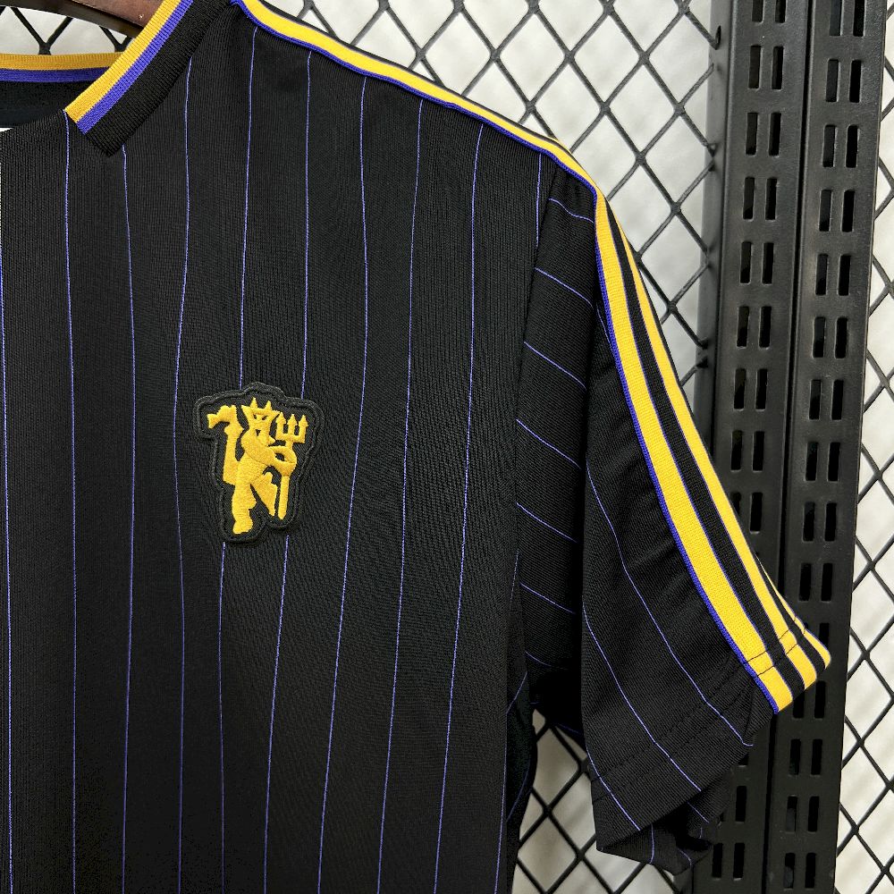 Mens Manchester United 2025/26 Terrace Icons Jersey - Image 5